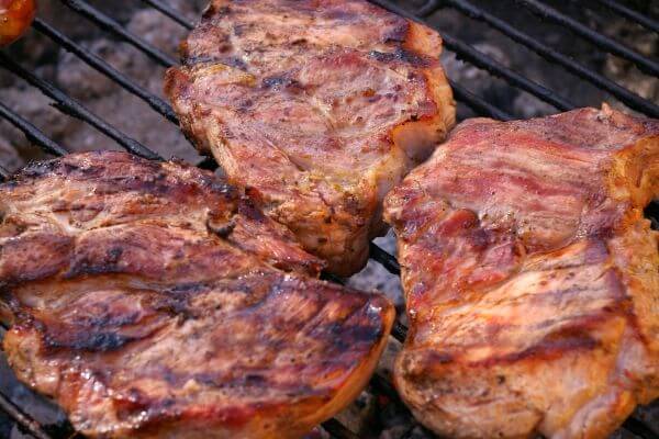 Grillfleisch marinieren – so wird das Fleisch knusprig und lecker!