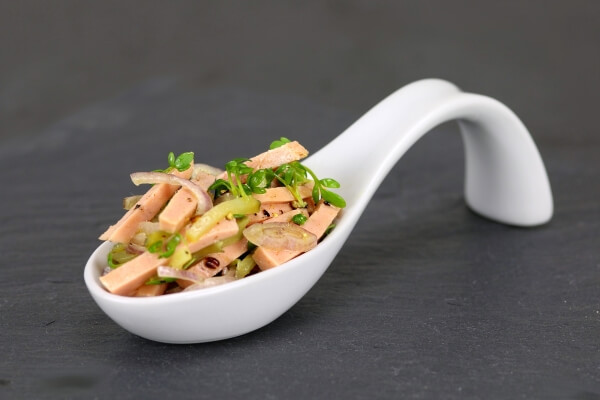 Unser Tipp: Garnieren Sie den Bayrischen Wurstsalat mit feiner Kresse!