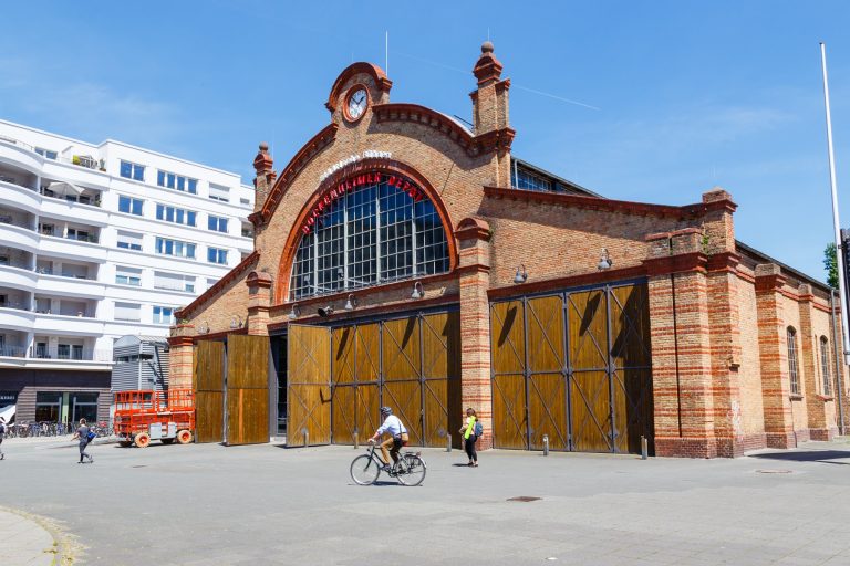 Frankfrut, Bockenheimer Depot am Carlo-Schmid-Platz, gegenüber der Bockenheimer Warte. Mai 2017.