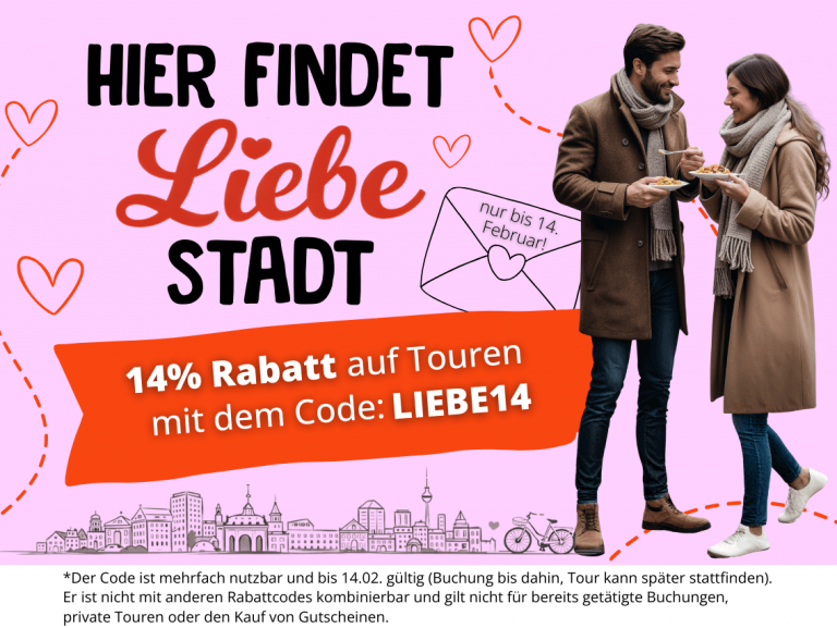 Ein lächelndes Pärchen mit Kaffee steht zusammen und wirbt mit dem Code LIEBE14 für einen Rabatt auf die Valentinstour.